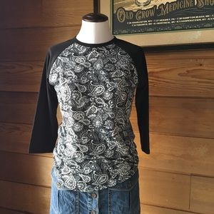 LULAROE 🖤 Baseball 3/4 Length Sleeve Paisley
